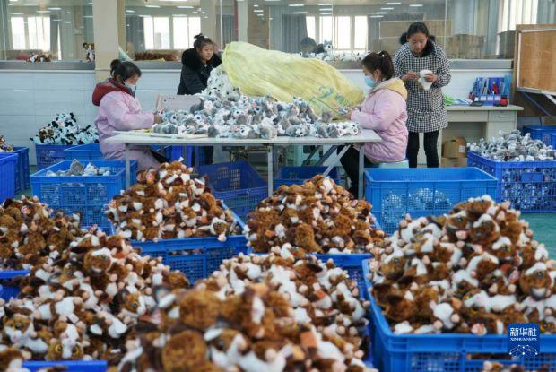 新华全媒+丨秦巴山区悄然崛起毛绒玩具产业